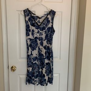White with blue flowers dress size L